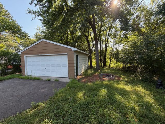 112 Mcgregor Avenue N, Mahtomedi, MN 55115