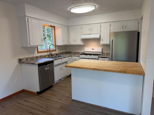 112 Mcgregor Avenue N, Mahtomedi, MN 55115