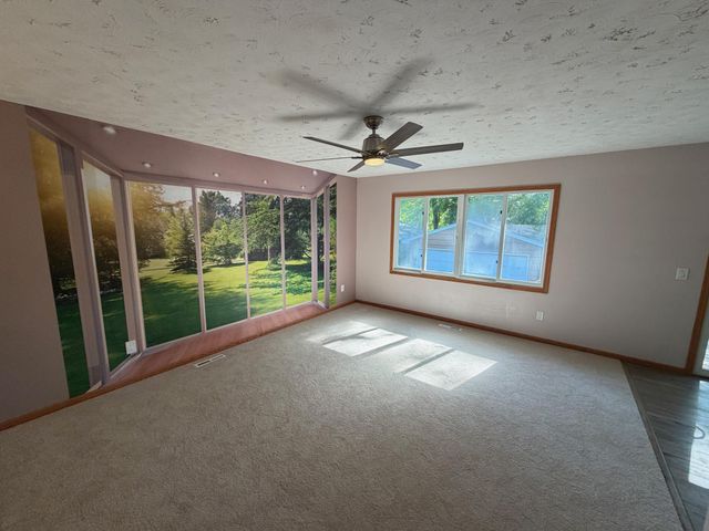112 Mcgregor Avenue N, Mahtomedi, MN 55115