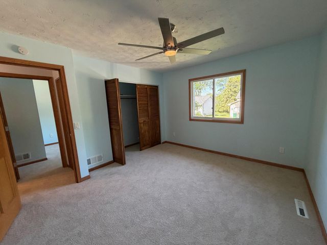 112 Mcgregor Avenue N, Mahtomedi, MN 55115