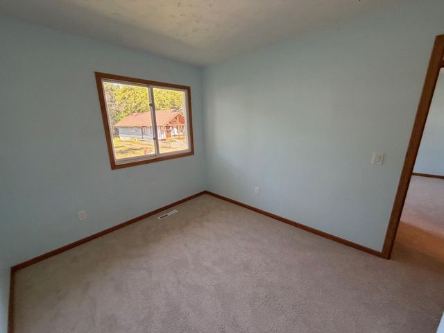 112 Mcgregor Avenue N, Mahtomedi, MN 55115
