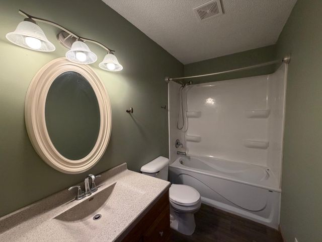 112 Mcgregor Avenue N, Mahtomedi, MN 55115
