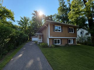 112 Mcgregor Avenue N, Mahtomedi, MN 55115