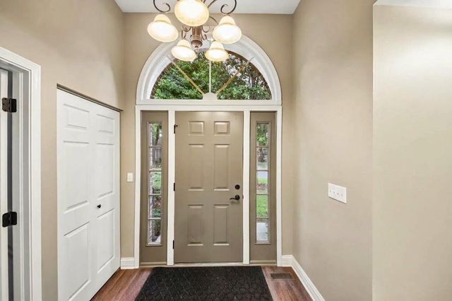 281 Governors Lane 281, Elgin, IL 60123