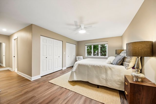 281 Governors Lane 281, Elgin, IL 60123