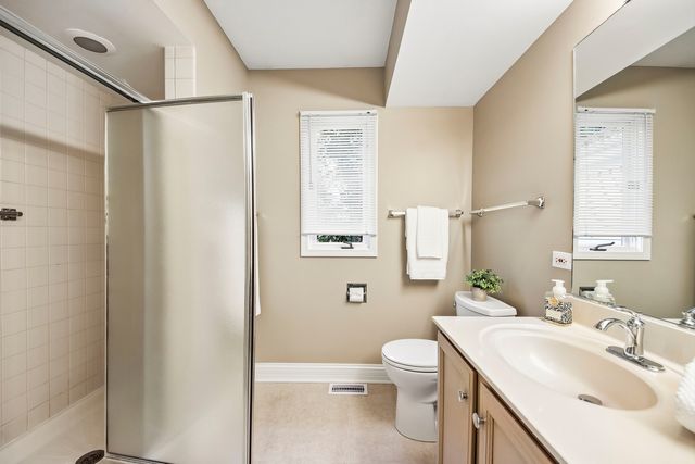 281 Governors Lane 281, Elgin, IL 60123