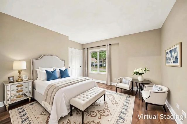 281 Governors Lane 281, Elgin, IL 60123