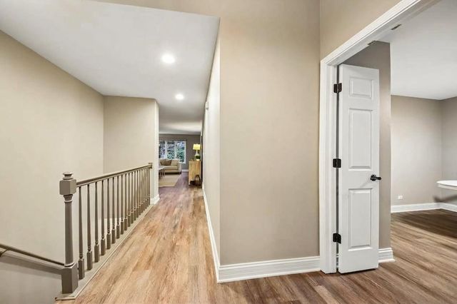 281 Governors Lane 281, Elgin, IL 60123