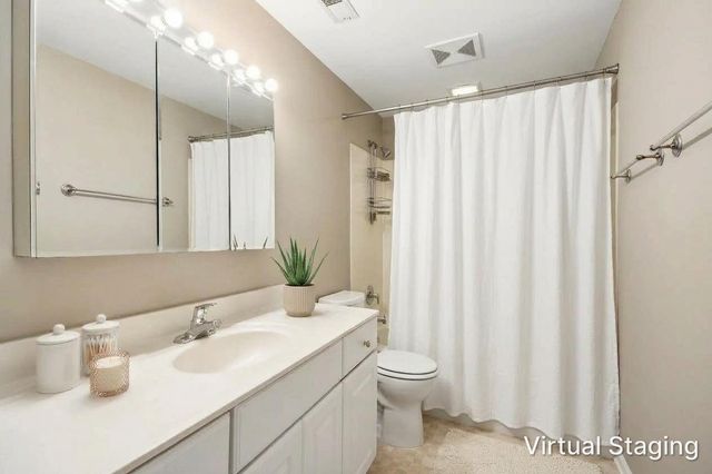 281 Governors Lane 281, Elgin, IL 60123