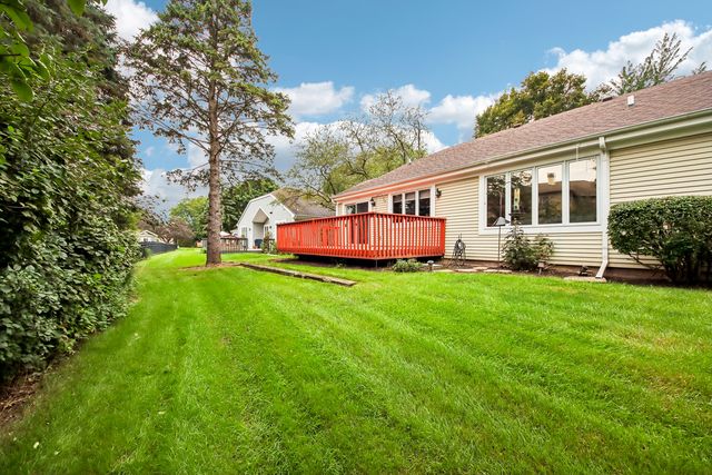 281 Governors Lane 281, Elgin, IL 60123