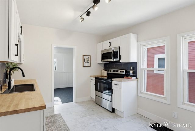1526 Coit Avenue, Grand Rapids, MI 49505
