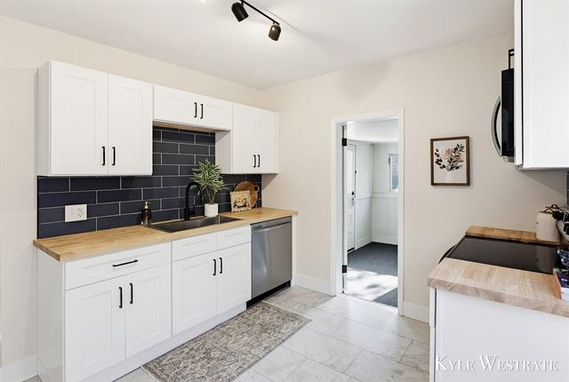 1526 Coit Avenue, Grand Rapids, MI 49505