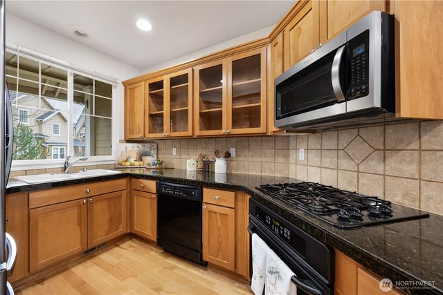 1947 NE Killian Lane, Issaquah, WA 98029