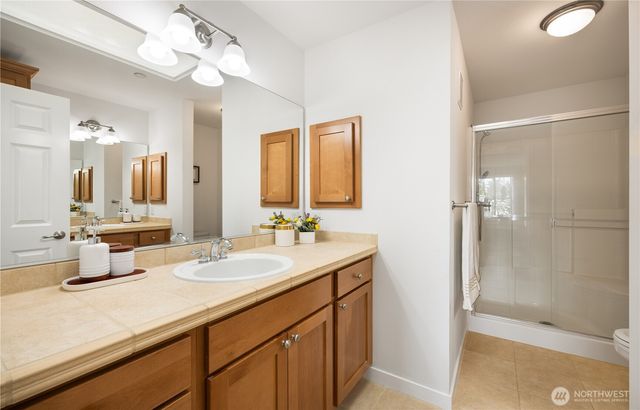 1947 NE Killian Lane, Issaquah, WA 98029