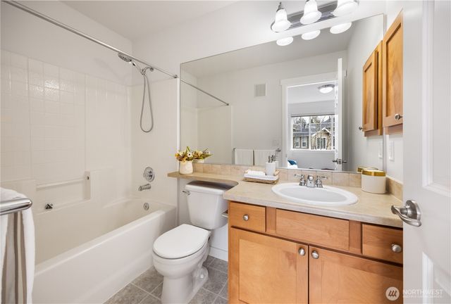 1947 NE Killian Lane, Issaquah, WA 98029
