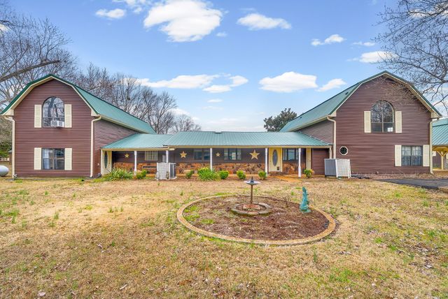 369 Holiday Acres Dr, Springville, TN 38256