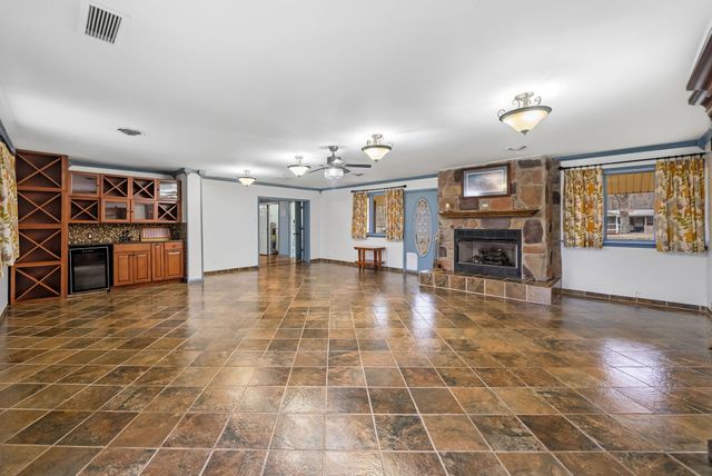 369 Holiday Acres Dr, Springville, TN 38256