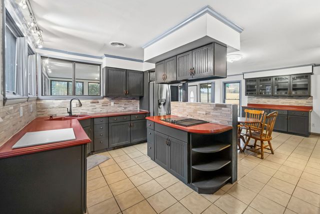 369 Holiday Acres Dr, Springville, TN 38256