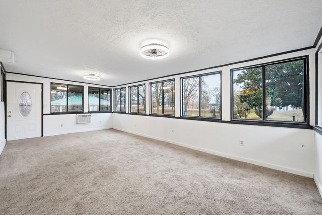 369 Holiday Acres Dr, Springville, TN 38256