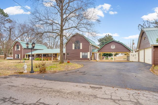 369 Holiday Acres Dr, Springville, TN 38256