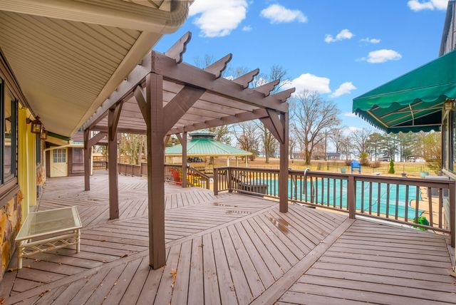 369 Holiday Acres Dr, Springville, TN 38256