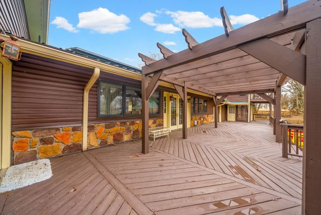 369 Holiday Acres Dr, Springville, TN 38256