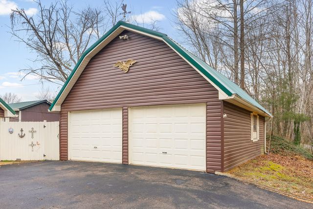 369 Holiday Acres Dr, Springville, TN 38256