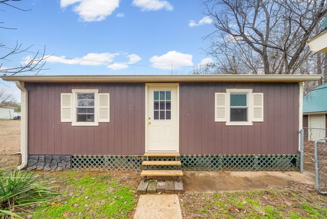 369 Holiday Acres Dr, Springville, TN 38256