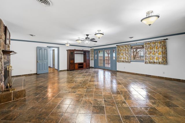 369 Holiday Acres Dr, Springville, TN 38256
