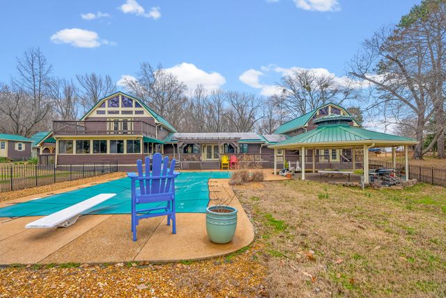 369 Holiday Acres Dr, Springville, TN 38256