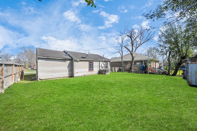 4926 Van Fleet Street, Houston, TX 77033