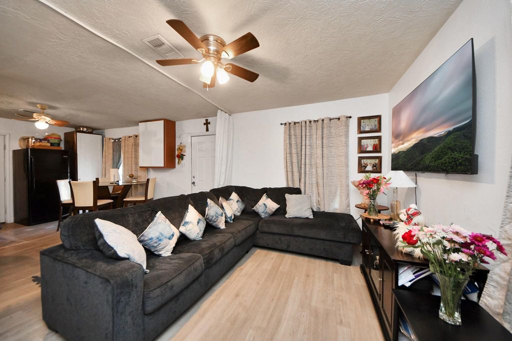 4926 Van Fleet Street, Houston, TX 77033