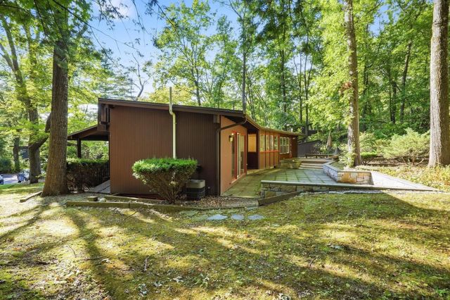 30 Peacock Farm Rd, Lexington, MA 02421