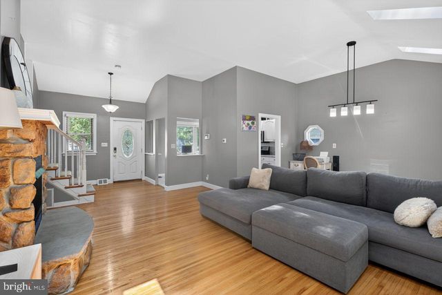103 KENWOOD DR, Cherry Hill, NJ 08034