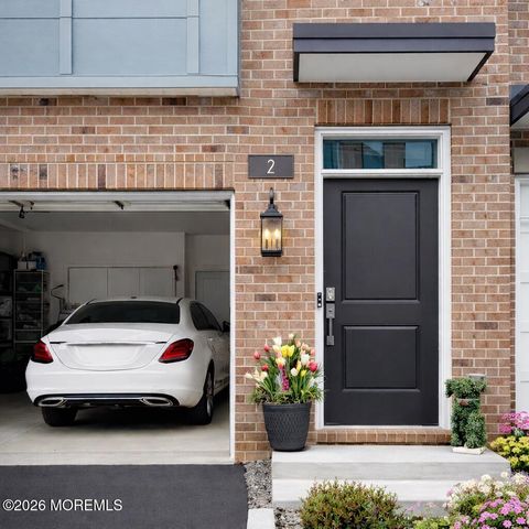 2 Valiant Court, Middletown, NJ 07748