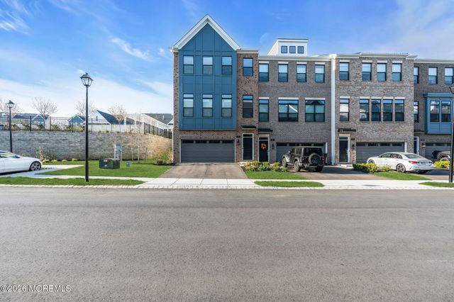2 Valiant Court, Middletown, NJ 07748