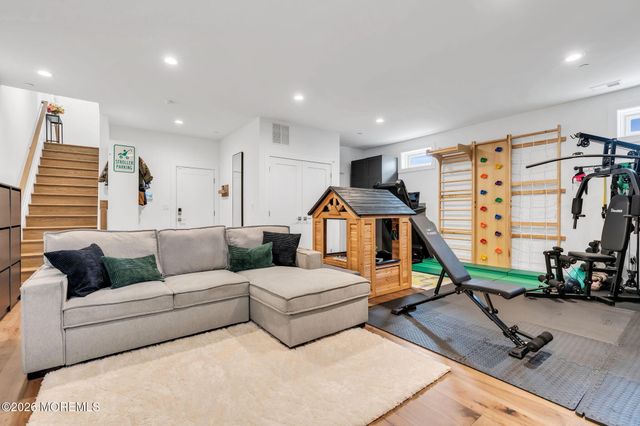 2 Valiant Court, Middletown, NJ 07748