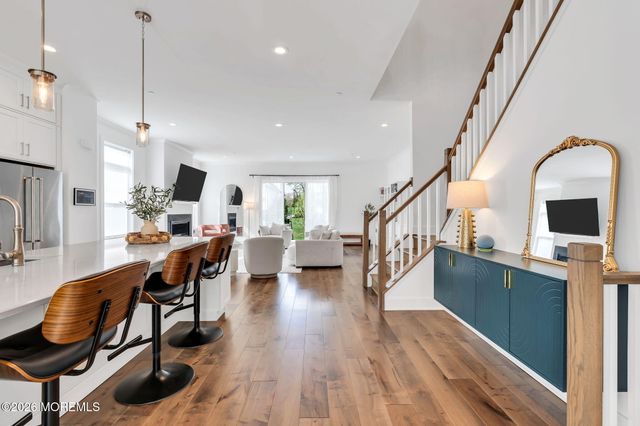 2 Valiant Court, Middletown, NJ 07748