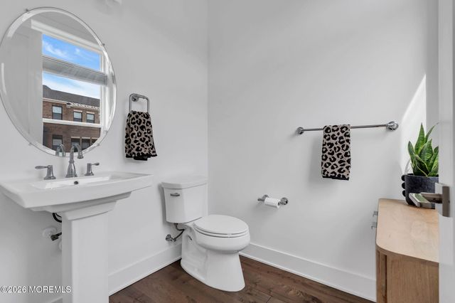 2 Valiant Court, Middletown, NJ 07748