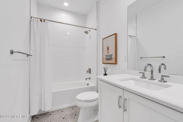 2 Valiant Court, Middletown, NJ 07748