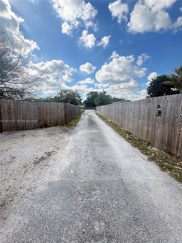 5724 Mckinley St, Hollywood, FL 33021