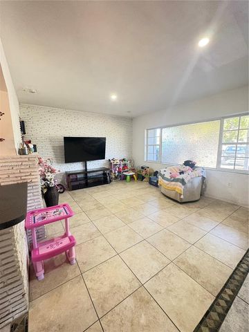 5724 Mckinley St, Hollywood, FL 33021