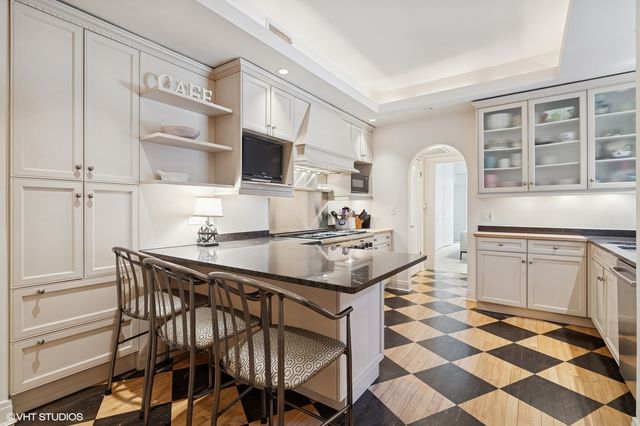 232 E Walton Place 4E, Chicago, IL 60611