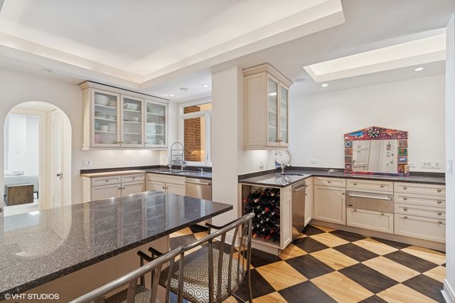 232 E Walton Place 4E, Chicago, IL 60611