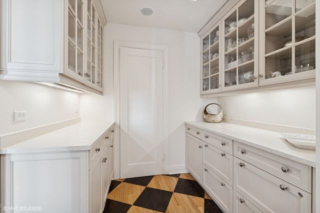 232 E Walton Place 4E, Chicago, IL 60611