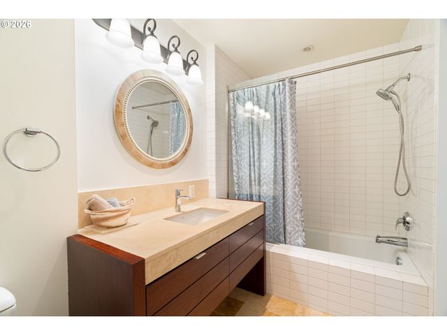 3570 S RIVER Pkwy 1305, Portland, OR 97239