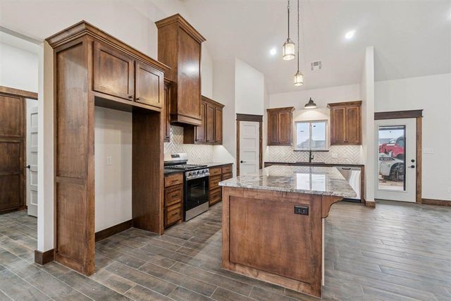 12201 Bighorn Ln, Elgin, OK 73538