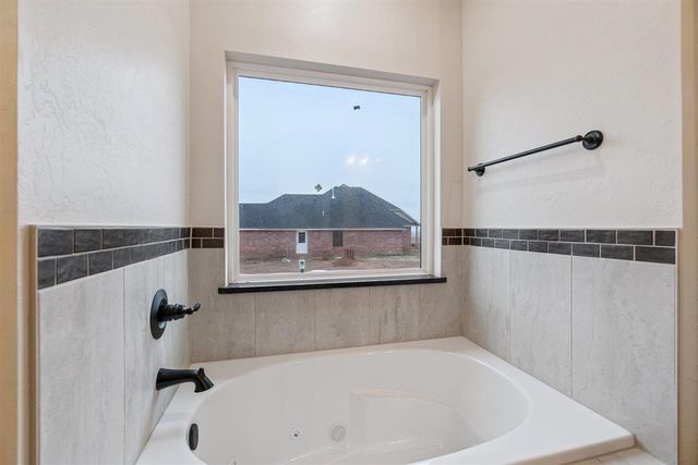 12201 Bighorn Ln, Elgin, OK 73538