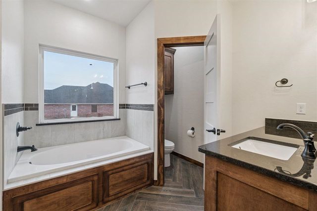 12201 Bighorn Ln, Elgin, OK 73538