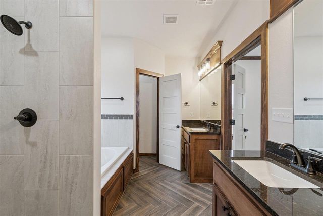 12201 Bighorn Ln, Elgin, OK 73538